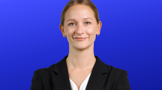 weiskirch angelina portrait 4 3 digital blue